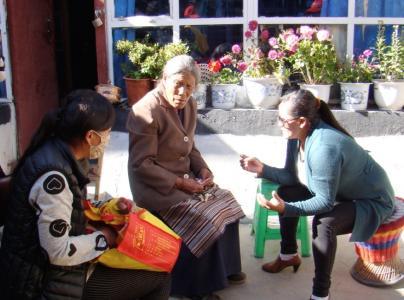 空巢老人生活寂寞,无人照料,如何让….答:b空巢老人生活状况