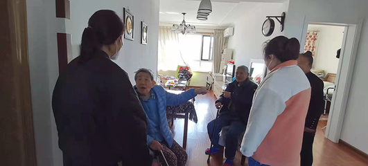 【社区志愿者】传承中国红--把关爱送到居家隔离老人心中